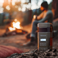 Albrecht DR 114: Outdoor-Radio jetzt mit integriertem Anti-Mücken-Licht