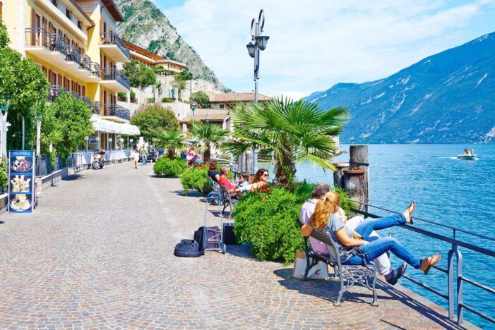 Limone sul Garda verbietet den Alkoholkonsum auf Straßen und Plätzen