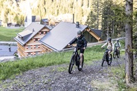 eRide Schröcken“: Das Berghaus Schröcken eröffnet seine neue E-Mountainbike-Base