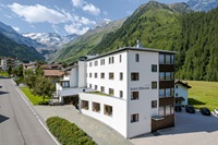 Zwischen Gipfeln und goldenen Wäldern – Sommerausklang am Ortler: Genuss und Natur im Hotel Cevedale