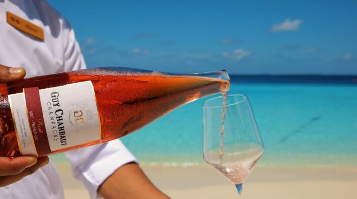 Fünf Jahre Partnerschaft: The Ozen Collection und Guy Charbaut Champagner feiern Jubiläum mit exklusiver Veranstaltungsreihe auf den Malediven