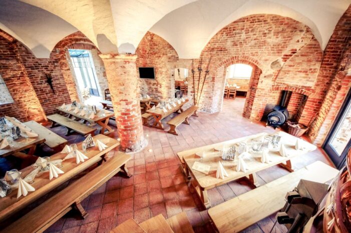 Das Wasserschloss Mellenthin lockt im Juli mit vielfältigen Angeboten und täglichen Themen-Buffets