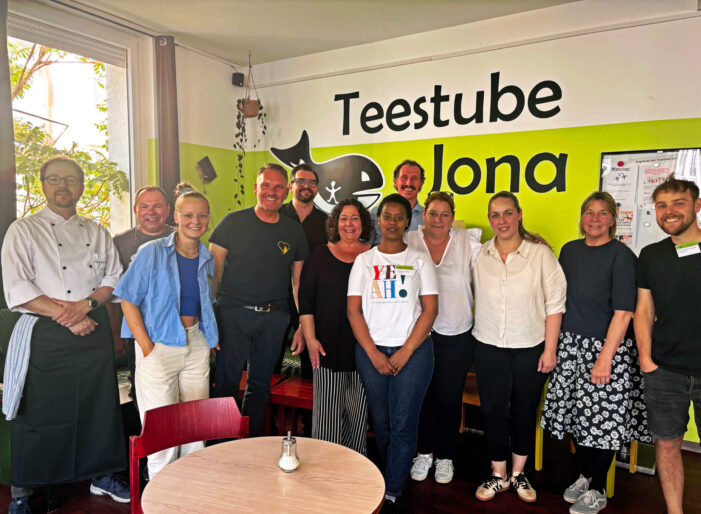 Das „Accor Cities Network Frankfurt“ veranstaltete Abendessen für Wohnungslose in der Teestube Jona