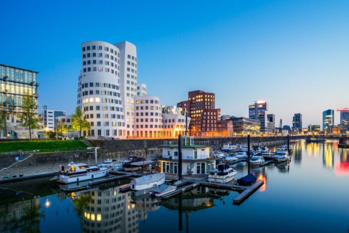 E-Auto-Monitor: Knapp die Hälfte der Autofahrer hat bereits Berührungspunkte mit E-Autos