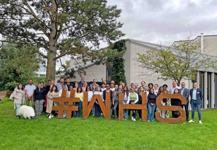 Ausbildungsstart mit 22 neuen Azubis am Weissenhäuser Strand