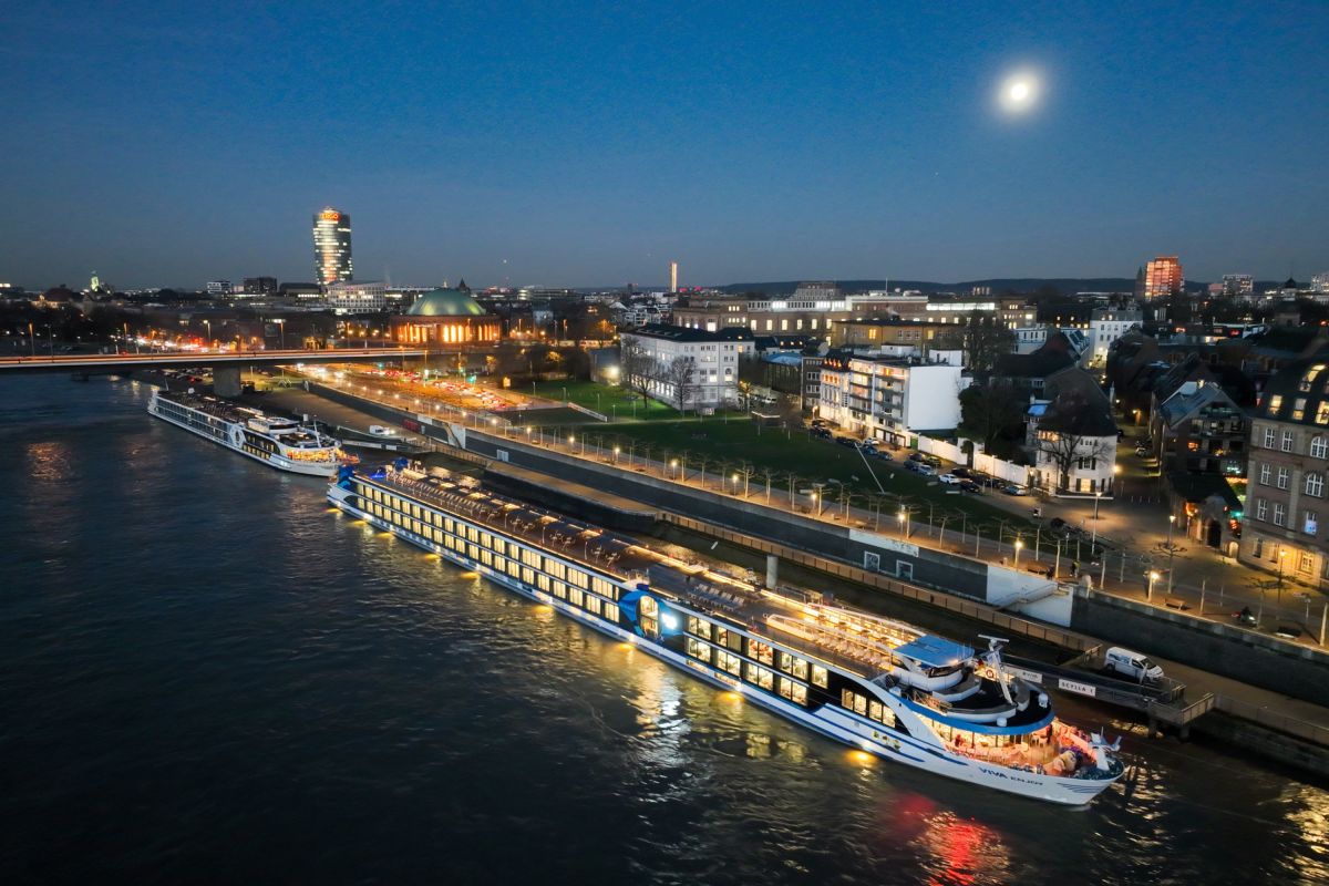 Schwimmendes Hotel in Düsseldorfer Top-Lage erstmals auch zu Weihnachten und Silvester oder Firmenfeiern Schwimmendes Hotel in Düsseldorfer Top-Lage erstmals auch zu Weihnachten und Silvester oder Firmenfeiern