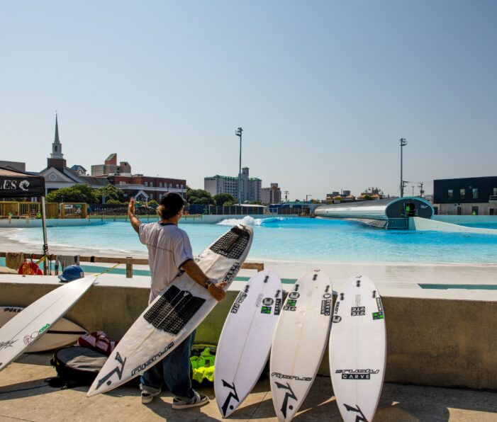 Riesiger Surfpark eröffnet in Virginia Beach