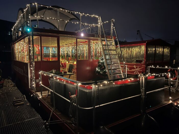 Schwimmendes Teamevent: Weihnachtsfeier auf Berliner See