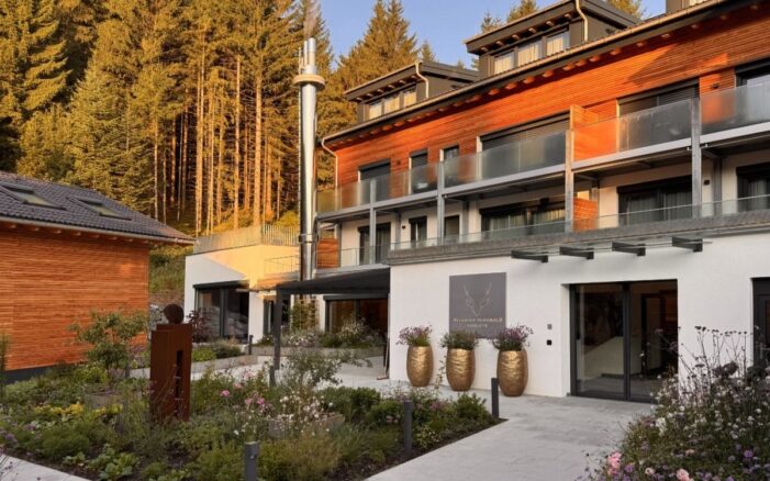 Allgäuer Bergwald Chalets – Kunst. Architektur. Natur. Alpine Eleganz neu definiert.