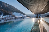 Winterwellness in den Südtiroler Bergen: Das AMONTI & LUNARIS setzt Maßstäbe in Design, Wellness und Genuss
