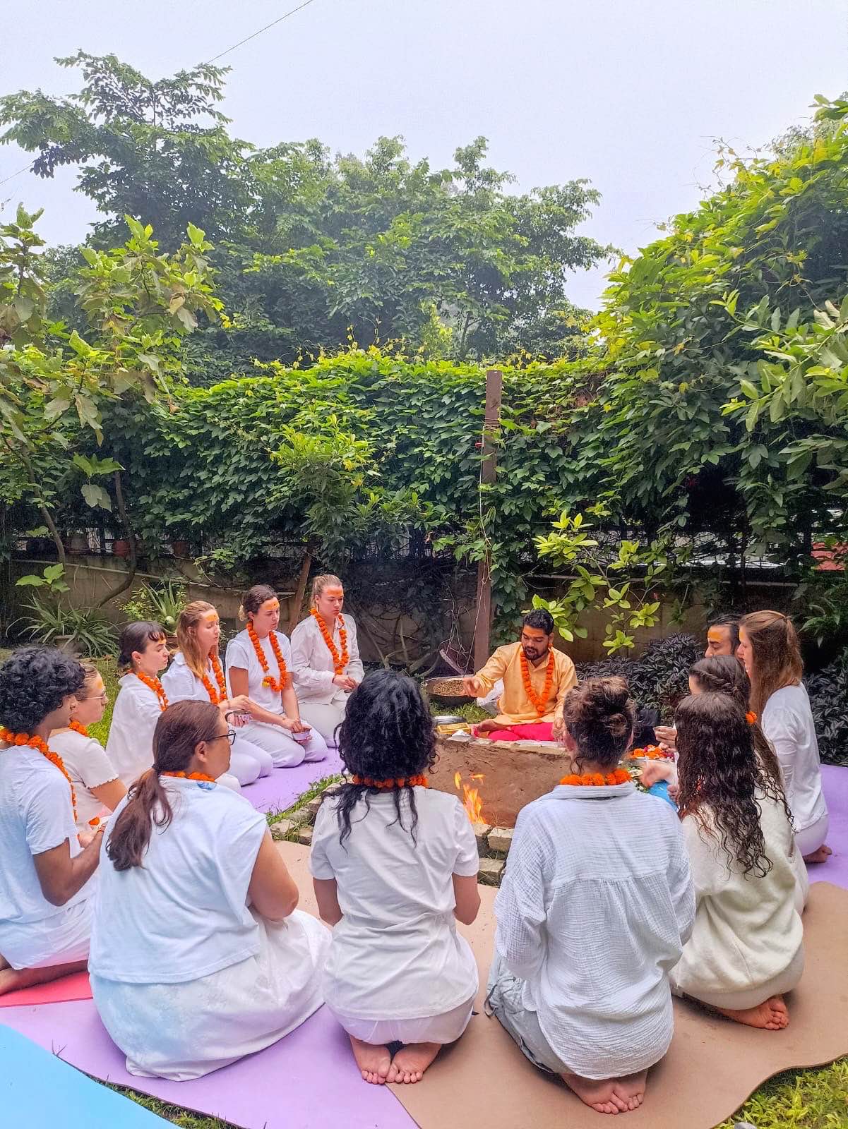 NEU: Hybrid-Yoga Teacher Training in Rishikesh, Indien