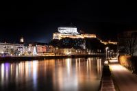 Ein Haus, fünf Welten und 600 Jahre Geschichte Hinter alten Mauern in Kufstein beginnt eine Reise für Genießer