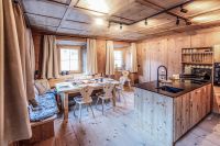 Neueröffnung im Tiroler Lechtal Benglerwald Berg Chaletdorf expandiert mit zwei neuen Destinationen