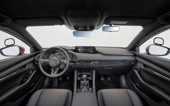 Fahren lernen mit INTAX und Mazda: Kooperation im Bereich Fahrschulfahrzeuge