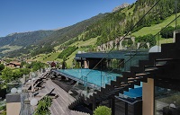 Frühsommer, wie er sein soll: Berge, Ruhe und außergewöhnliche Wellness im AMONTI & LUNARIS