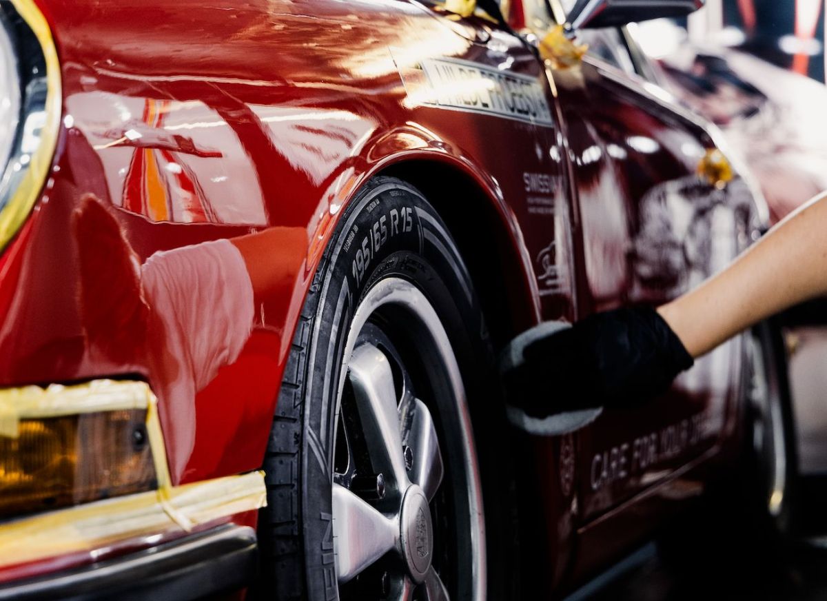 SWISSVAX vermittelt Fahrzeugpflege-Kompetenz in Experience Workshops am Standort Fällanden