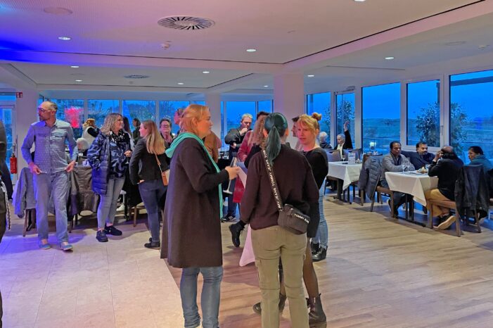 Herzliche Momente beim Ehemaligen Treffen am Weissenhäuser Strand