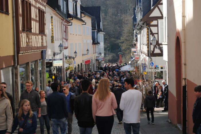 32. KLA-Weinfest mit verkaufsoffenem Sonntag 32. KLA-Weinfest mit verkaufsoffenem Sonntag