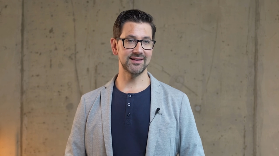 Sebastian Plingen moderiert das KAMEHA Lead360 Festival 2026 in Bonn – Deutschlands erlebnisorientiertestes Format für Führungskräfte