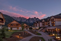 Jetzt noch den Spätsommer genießen – Der Dachsteinkönig startet mit neuen Chalets in den Winter