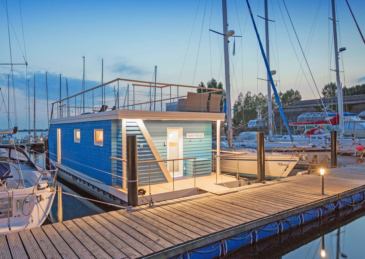 Hausboot Ostsee: Außergewöhnlich übernachten auf dem Wasser in Fehmarn und Heiligenhafen