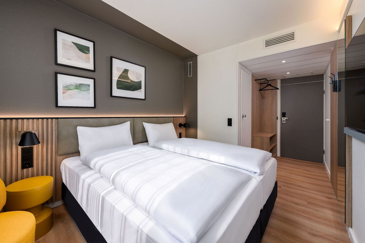 Frischer Look, neuer Hoteldirektor:  ibis Paderborn City startet nach Komplettmodernisierung neu durch