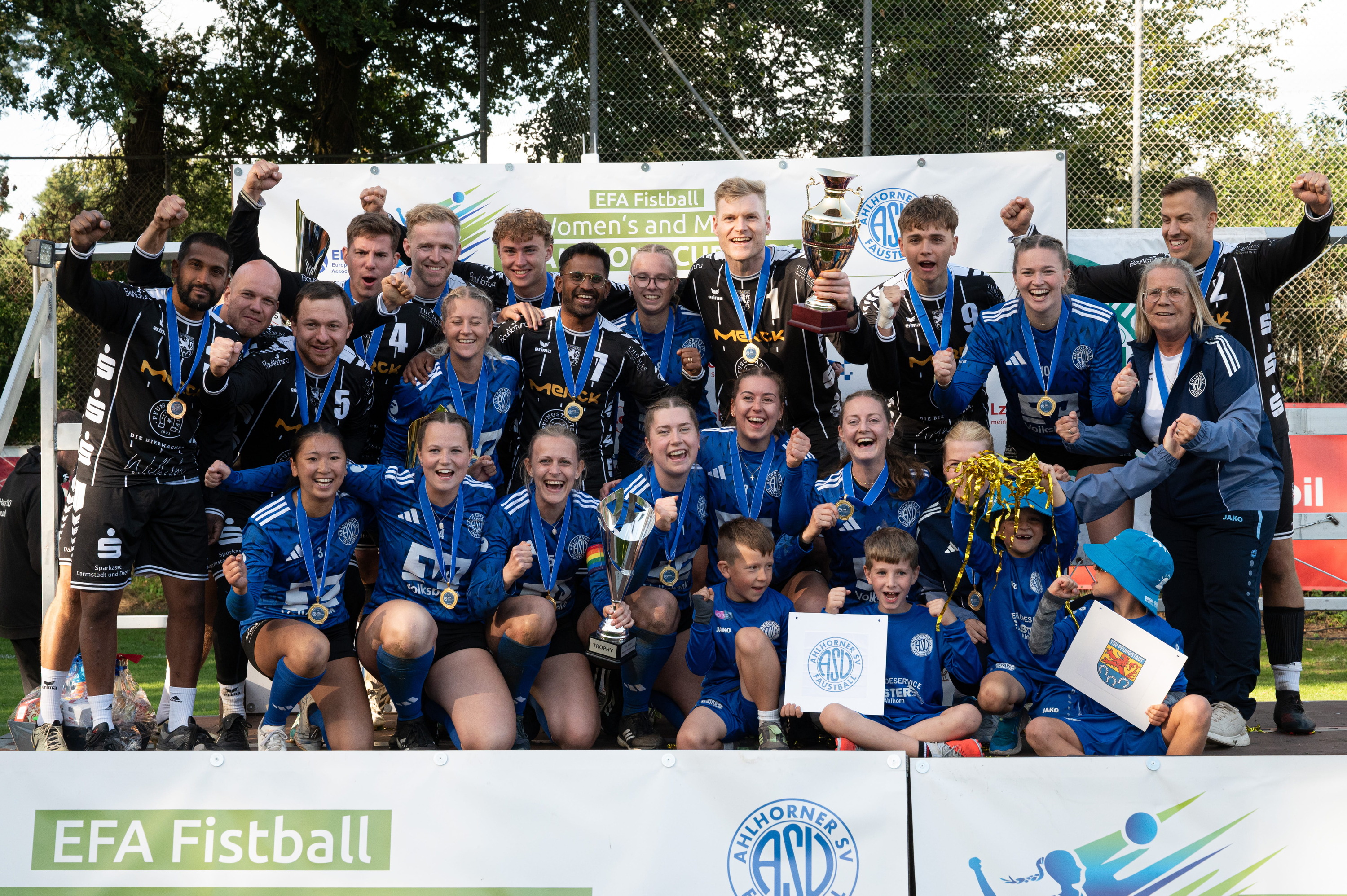 Deutscher Doppelsieg in Ahlhorn: Der Ahlhorner SV verteidigt den Europapokal, TSV Pfungstadt holt den Titel